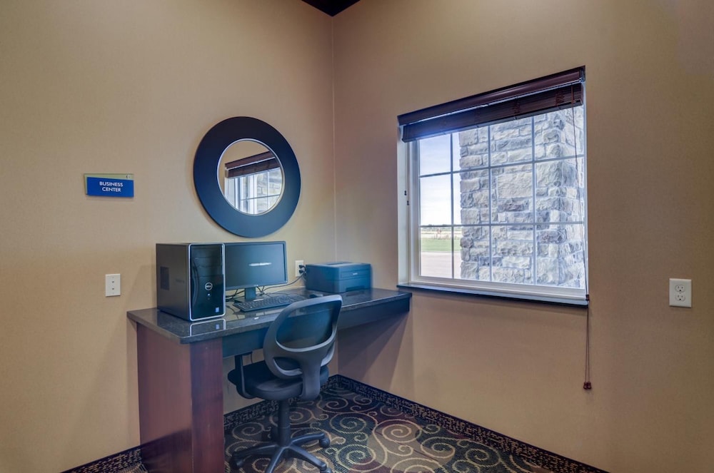 Cobblestone Inn & Suites Altamont - photo 61