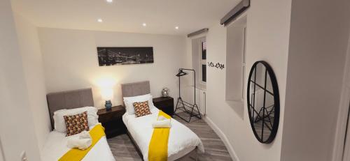 Abbey Corner By Nivaas Located in the heart of the city centre 5 minute walk to train station 20 minutes to London via train