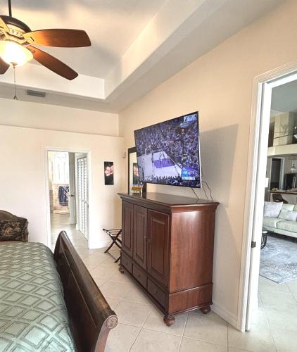 Villa Haze lots of privacy solar & electric heated pool and SPA — 4-Star Luxury Hotel in Cape Coral, United States