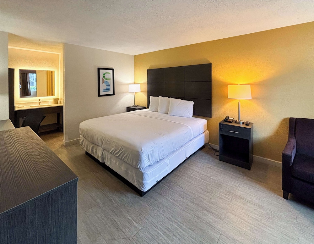 Sunset Inn Northlake - photo 13