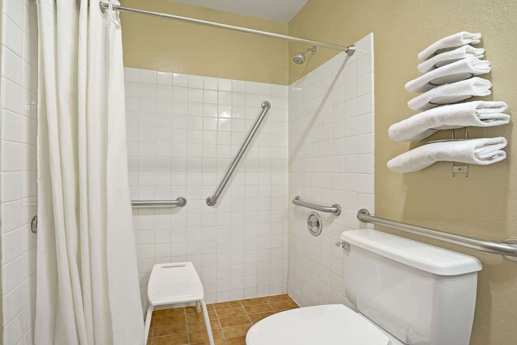 Super 8 by Wyndham Melrose - photo 10