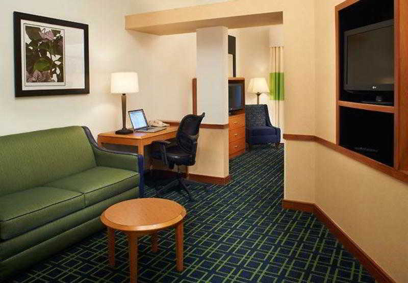 Fairfield Inn and Suites by Marriott Indianapolis East - photo 4