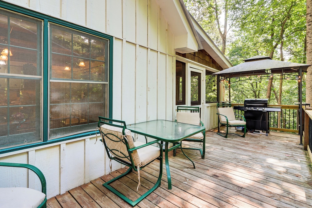 Cozy Ellijay Cabin Hot Tub Yard and Resort Access - photo 30