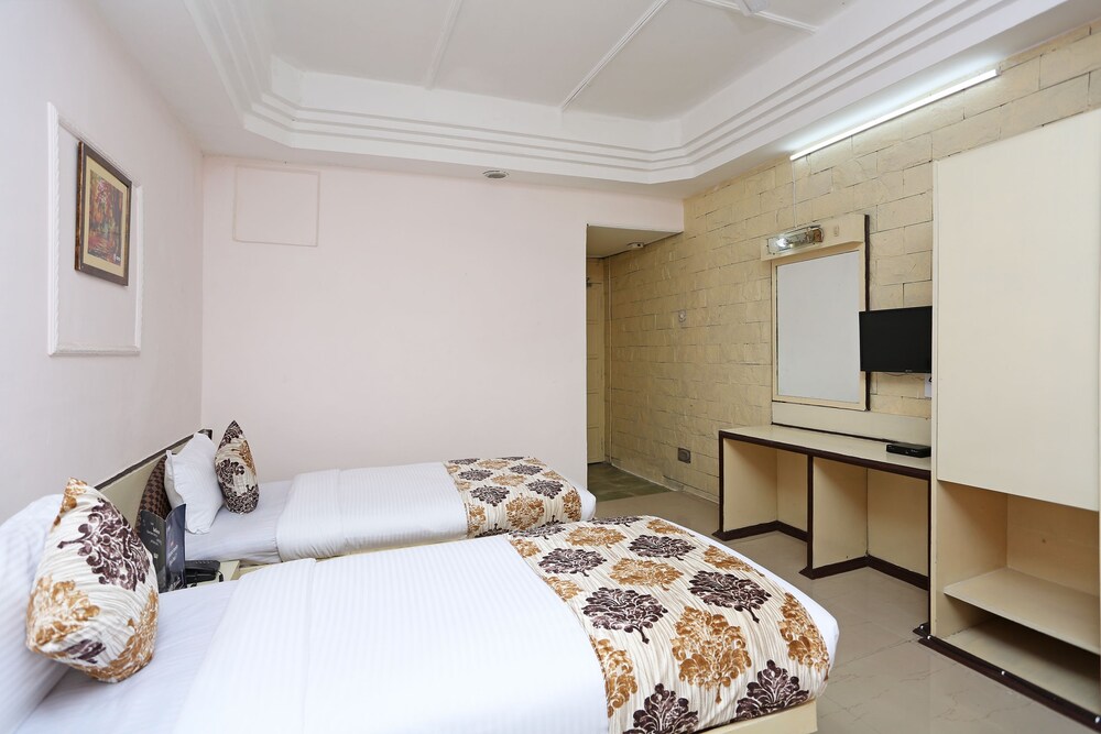 OYO 10264 Hotel Midtown in Raipur, India