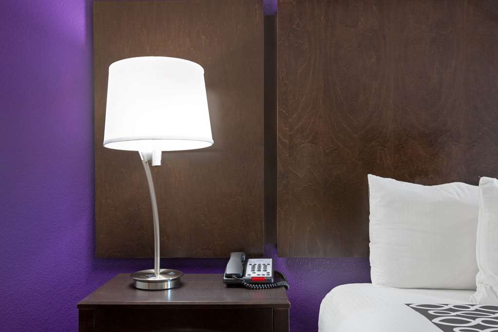 La Quinta Inn & Suites By Wyndham Houston Pasadena North - photo 14
