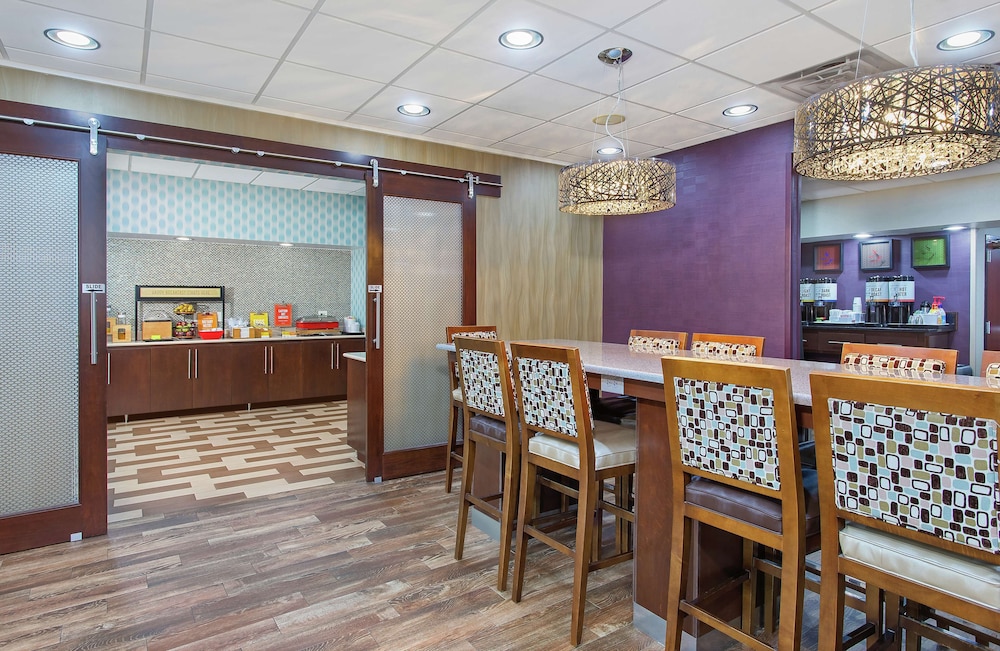 Hampton Inn Cullman - photo 29