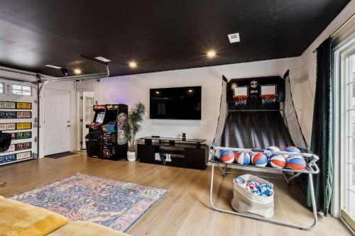 Charming 3 Bedroom Hot Tub & Game Room — 4-Star Luxury Hotel in Vermilion, United States