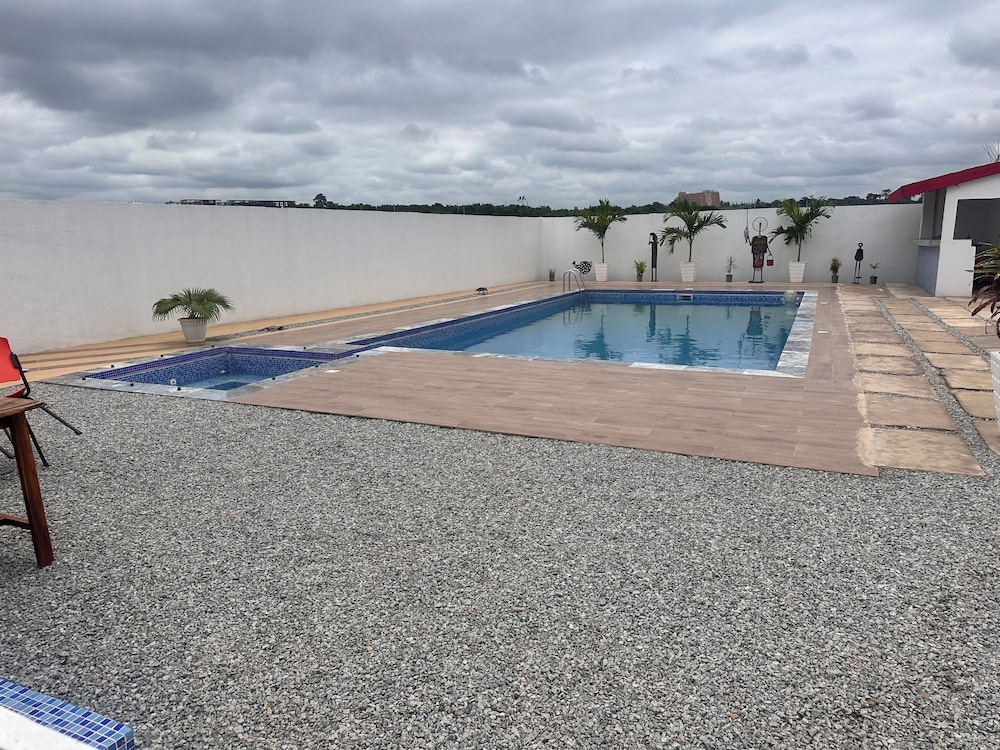 Florence Hotel Firenze Yamoussoukro — hotel in Yamoussoukro