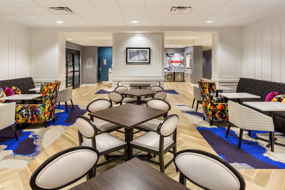 Hampton Inn & Suites Newport Cincinnati - photo 43