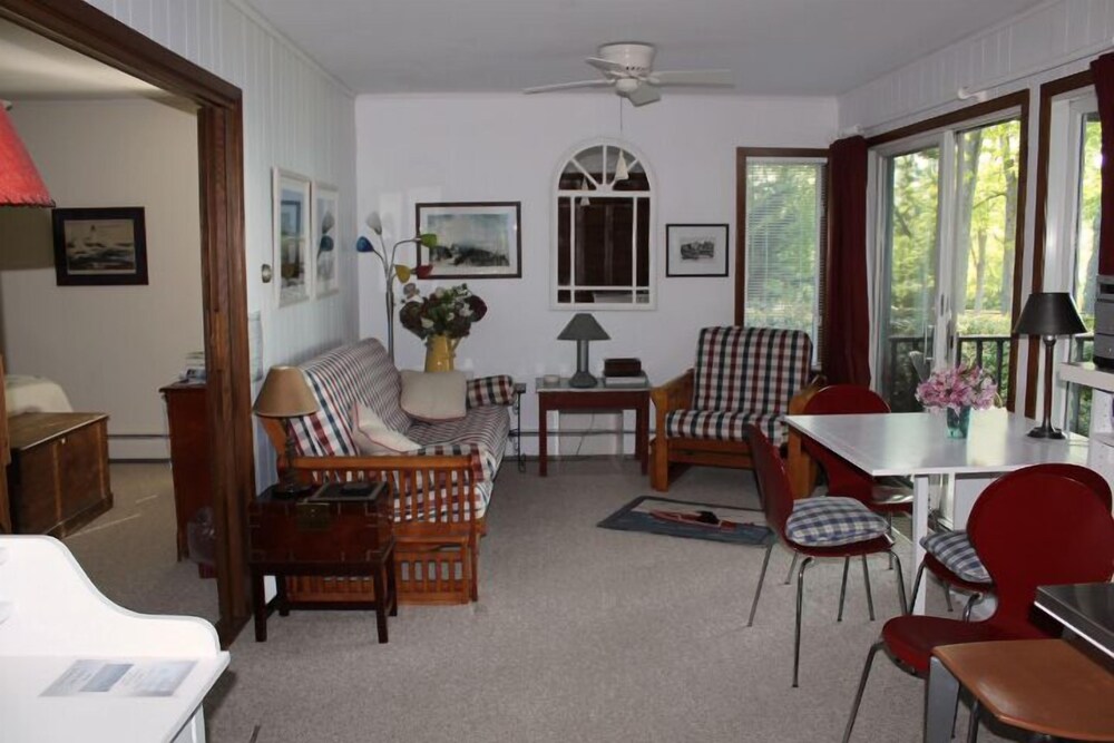 Dering Harbor Inn - photo 21