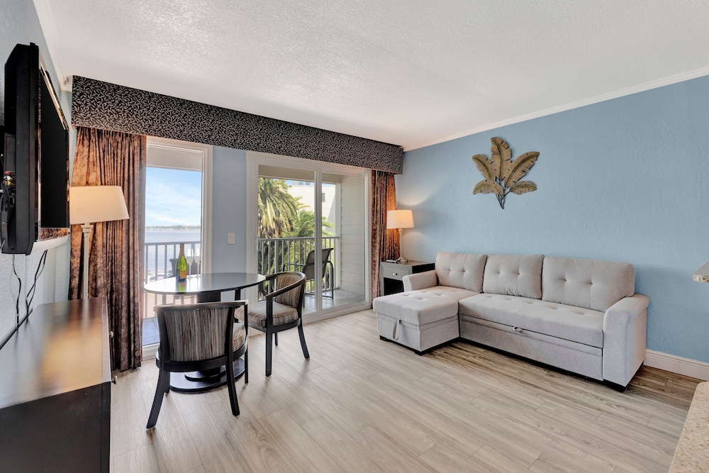 Seaside Luxury Oasis with balcony - photo 13