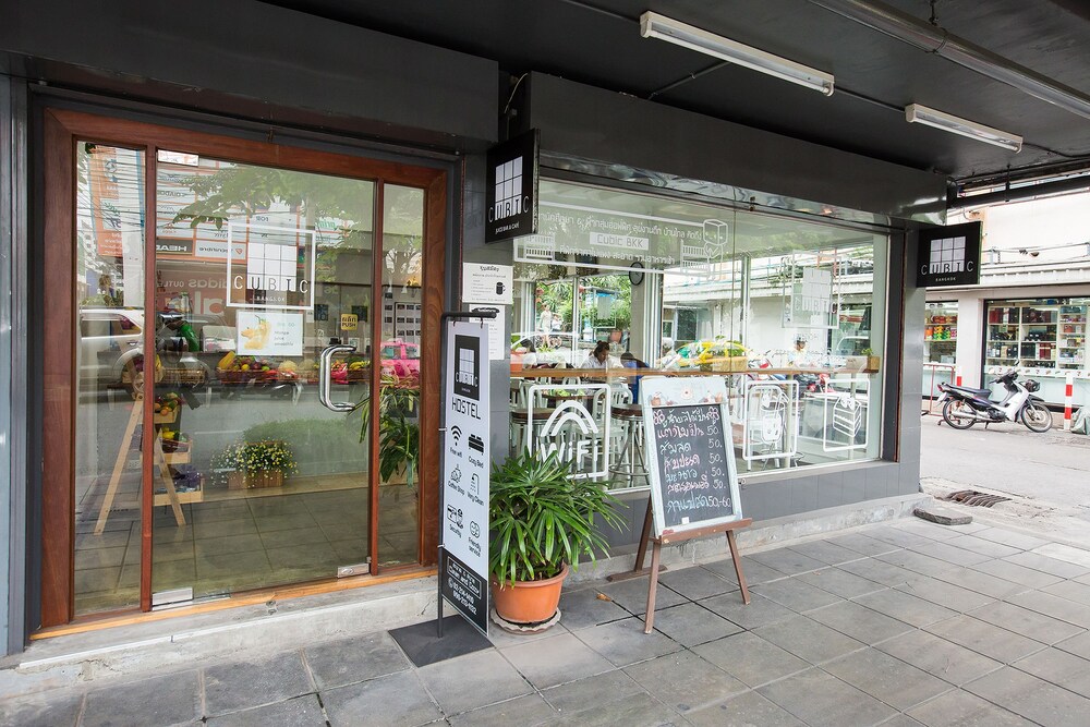 Cubic Bangkok Hostel