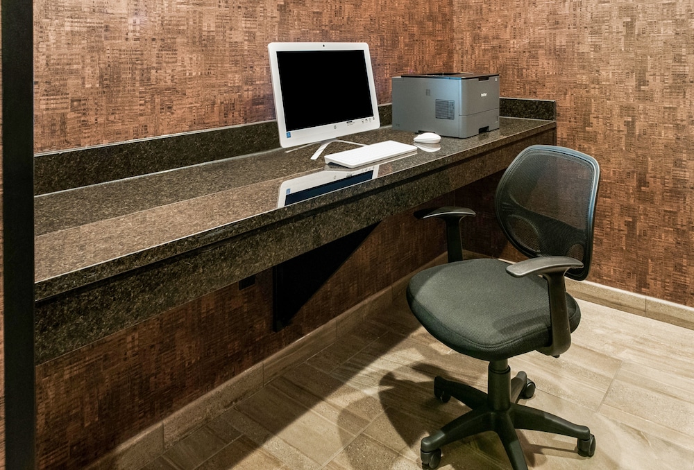 Cobblestone Hotel and Suites Janesville - photo 48
