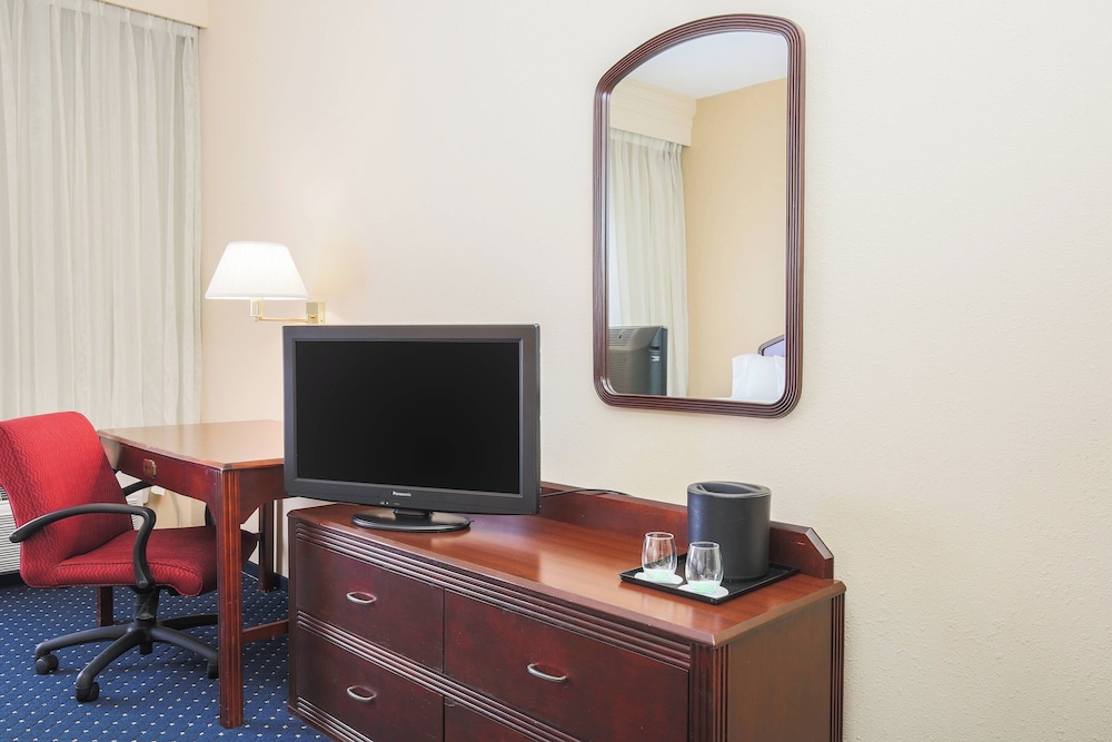 Courtyard Flint by Marriott - photo 16