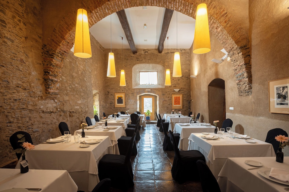 Hotel 4 Puente de Alconétar — 4-Star Luxury Hotel in Garrovillas, Spain