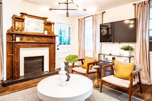 Massive 9BDR Courtyard Estate Near Forsyth Park in Savannah, United States