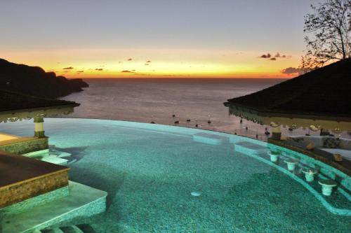 Tropical Hideaway - carbon neutral hotel in Port Elizabeth