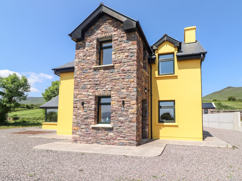 Lack Cottage — 4-Star Luxury Hotel in Tralee, Republic of Ireland