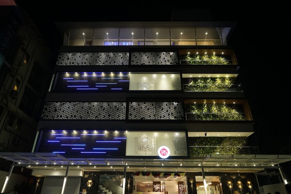 Hotel RS Exclusive Stay & Fine Dine Near to Akola Junction — hotel in Akola