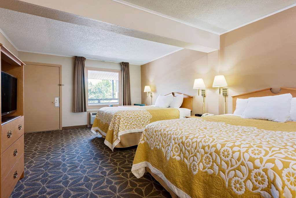 Days Inn by Wyndham Fairmont - photo 12