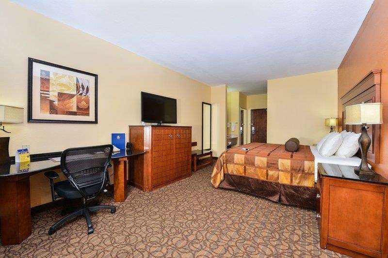 Best Western Plus Midwest Inn & Suites - photo 13