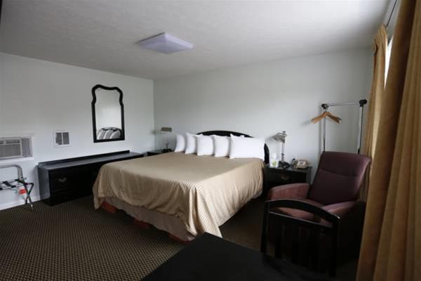 Plaza Motel Clyde - photo 11