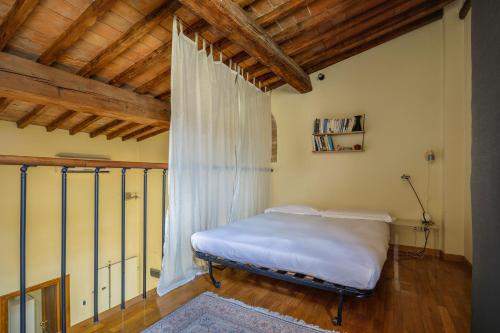 Charming Apartment in Oltrarno — 4-Star Luxury Hotel in Florence, Italy