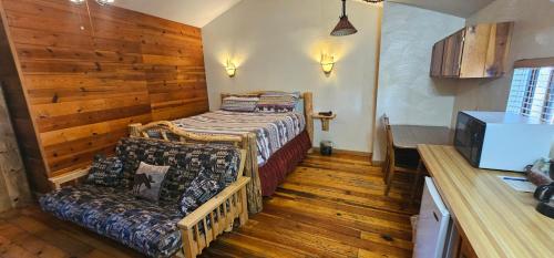 Nine Pines Motel - photo 3