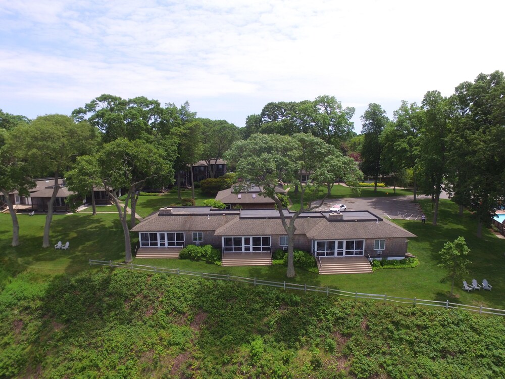Dering Harbor Inn - photo 43
