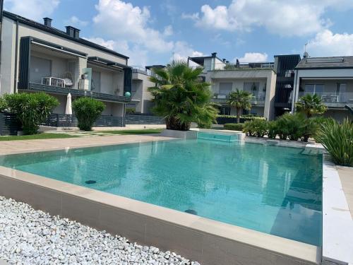 Ile Appartment — 4-Star Luxury Hotel in Peschiera Del Garda, Italy