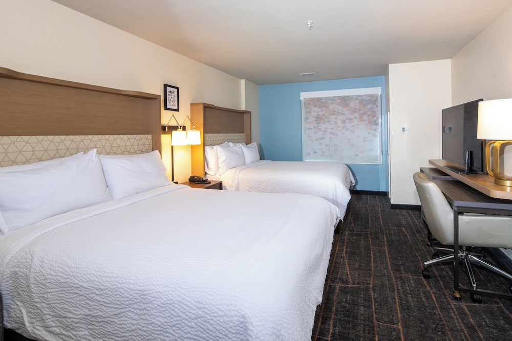 Holiday Inn & Suites Detroit Troy by IHG - photo 19