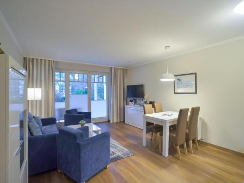 Dünenpark Binz Komfort Ferienwohnung mit 1 Schlafzimmer und Terrasse im Erdgeschoss 153 — 4-Star Luxury Hotel in Ostseebad Binz, Germany