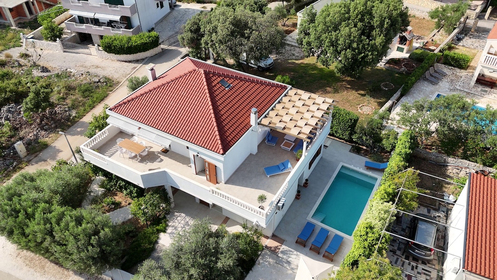 Casa Korina 3 Apartments With Private Pool — 4-Star Luxury Hotel in Marina, Croatia