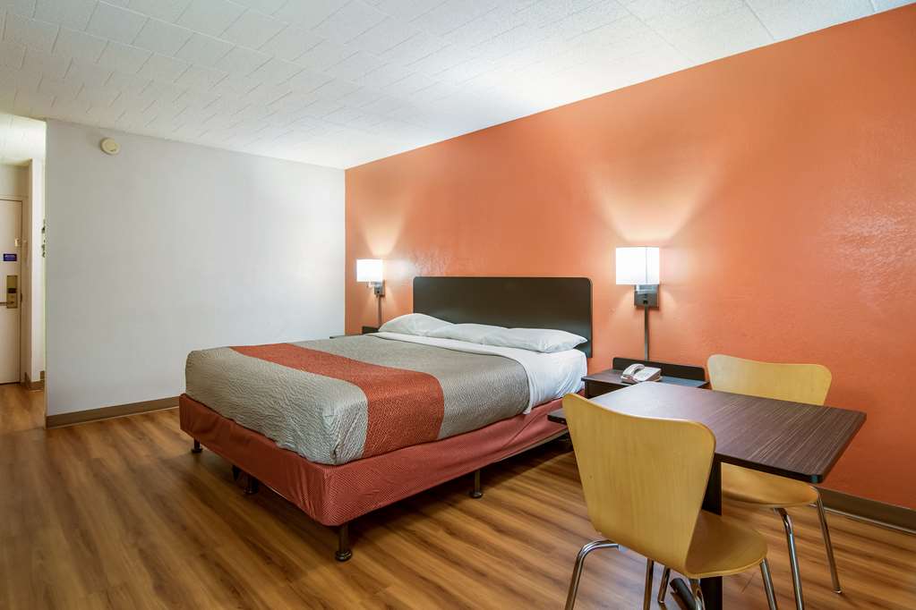 Motel 6 New Stanton PA - photo 10