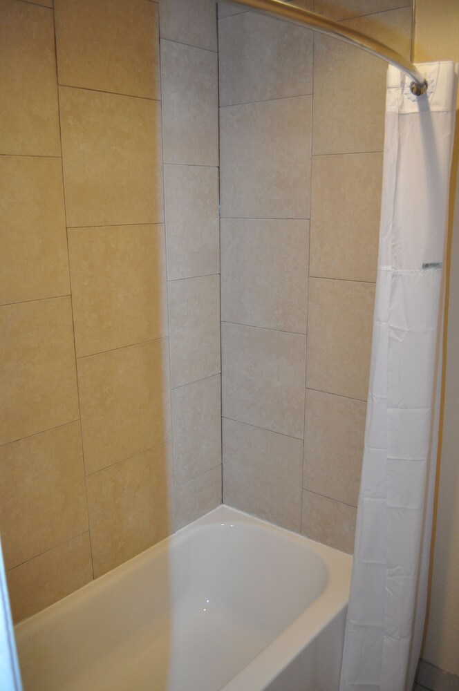 Evergreen Hotel & Suites - photo 27