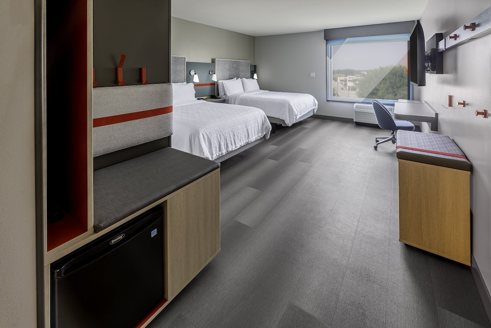 avid hotel Milwaukee West Waukesha by IHG - photo 5
