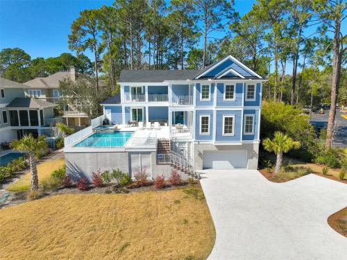 5 Shore Crest Lane Chic Close to Beach Private Pool FREE Activities Included — 4-Star Luxury Hotel in Hilton Head Island, United States