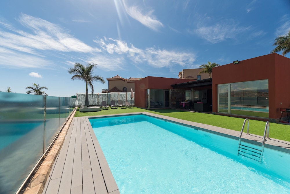 Villa Paradise — 4-Star Luxury Hotel in San Bartolome De Tirajana, Spain