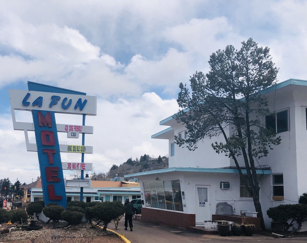 La Fun Motel - photo 47