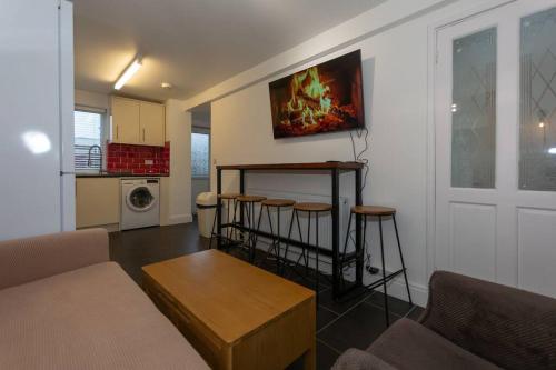 BrumStay UK 5 Bed House Ideal for Long Term Stays — 4-Star Luxury Hotel in Birmingham, United Kingdom