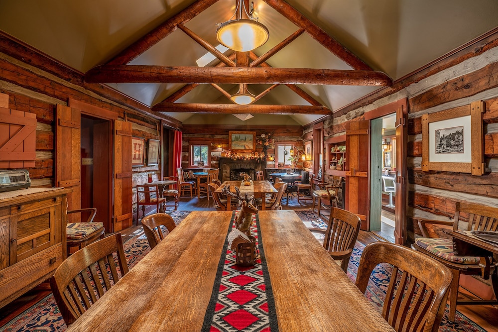 Highland Haven Creekside Inn in Evergreen, United States