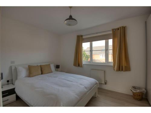 Peaceful terrace house with allocated parking bay Pass the Keys