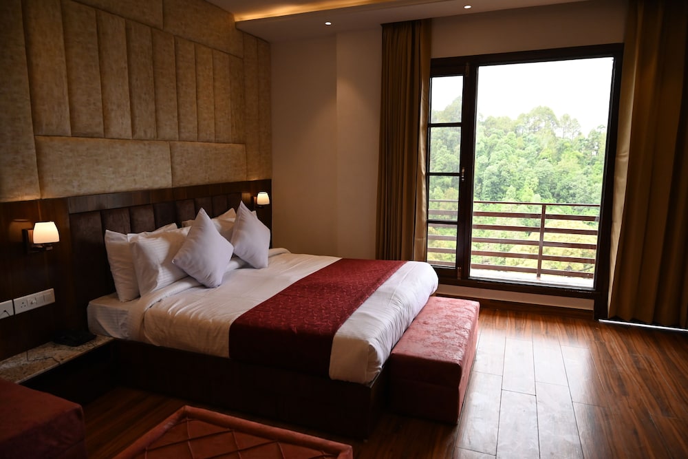Aamod Suites Dalhousie in Dalhousie, India