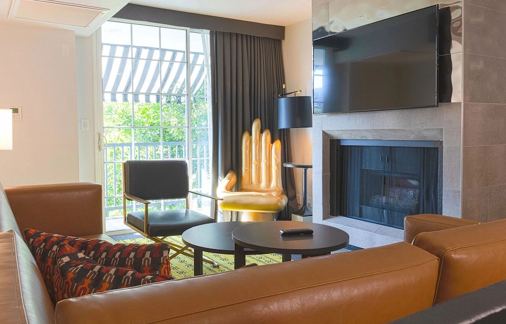 Montrose at Beverly Hills - photo 35