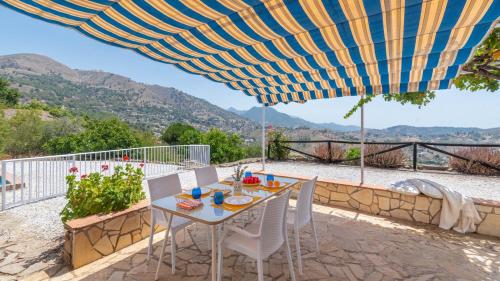 Casa El Laurel Competa by Ruralidays — 4-Star Luxury Hotel in Competa, Spain