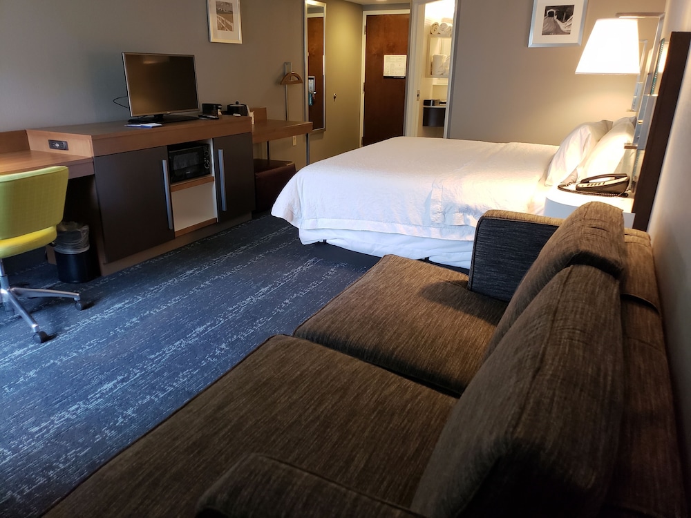 Hampton Inn & Suites Newtown - photo 50