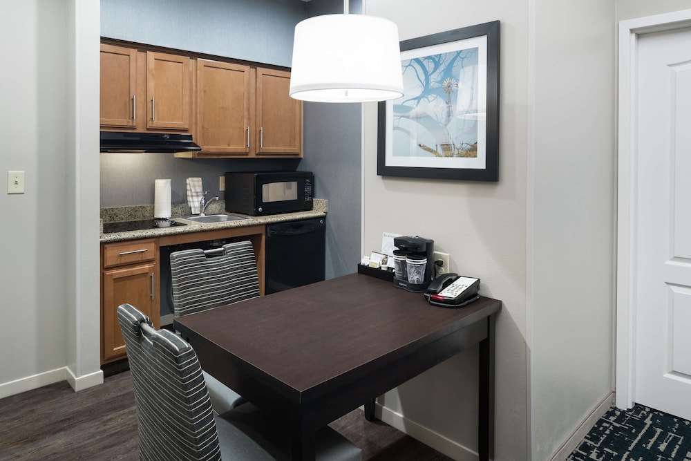 Homewood Suites by Hilton Cedar Rapids North - photo 11
