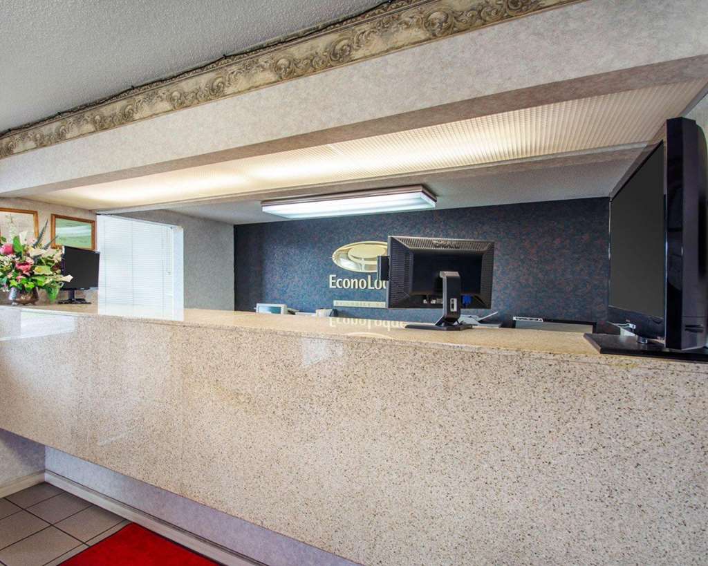 Econo Lodge Troy - photo 8