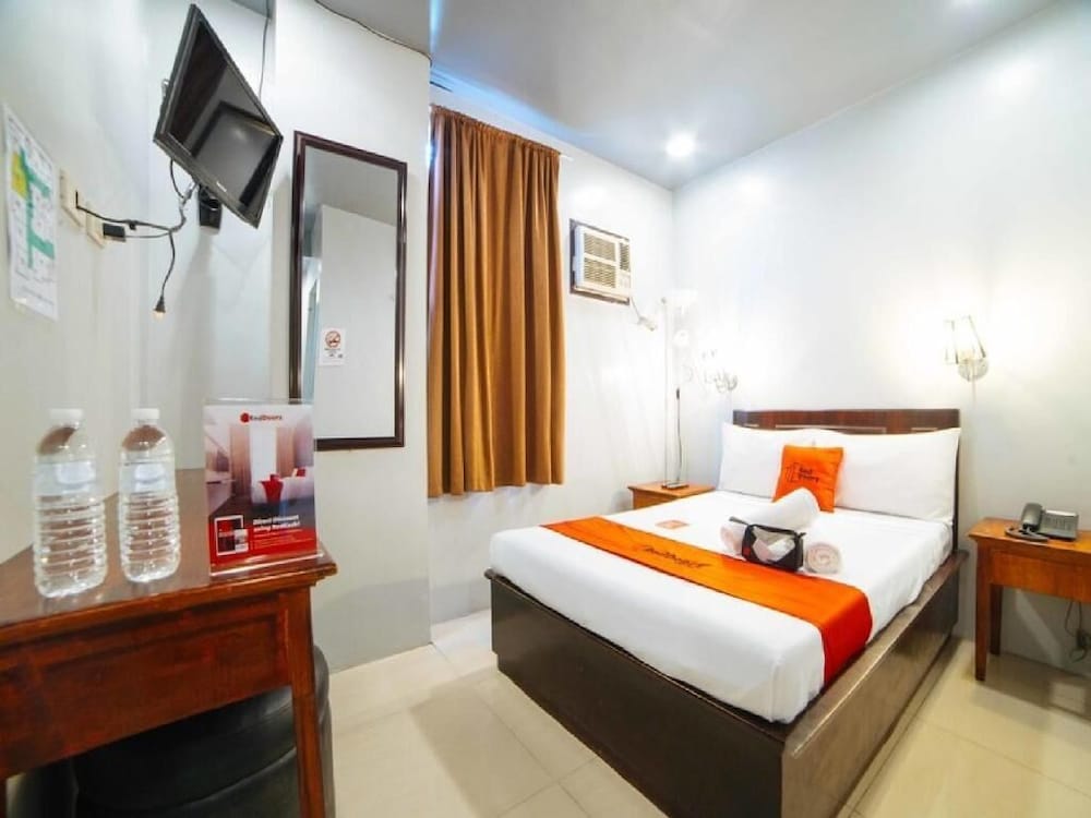 RedDoorz Plus @ Tayuman Manila