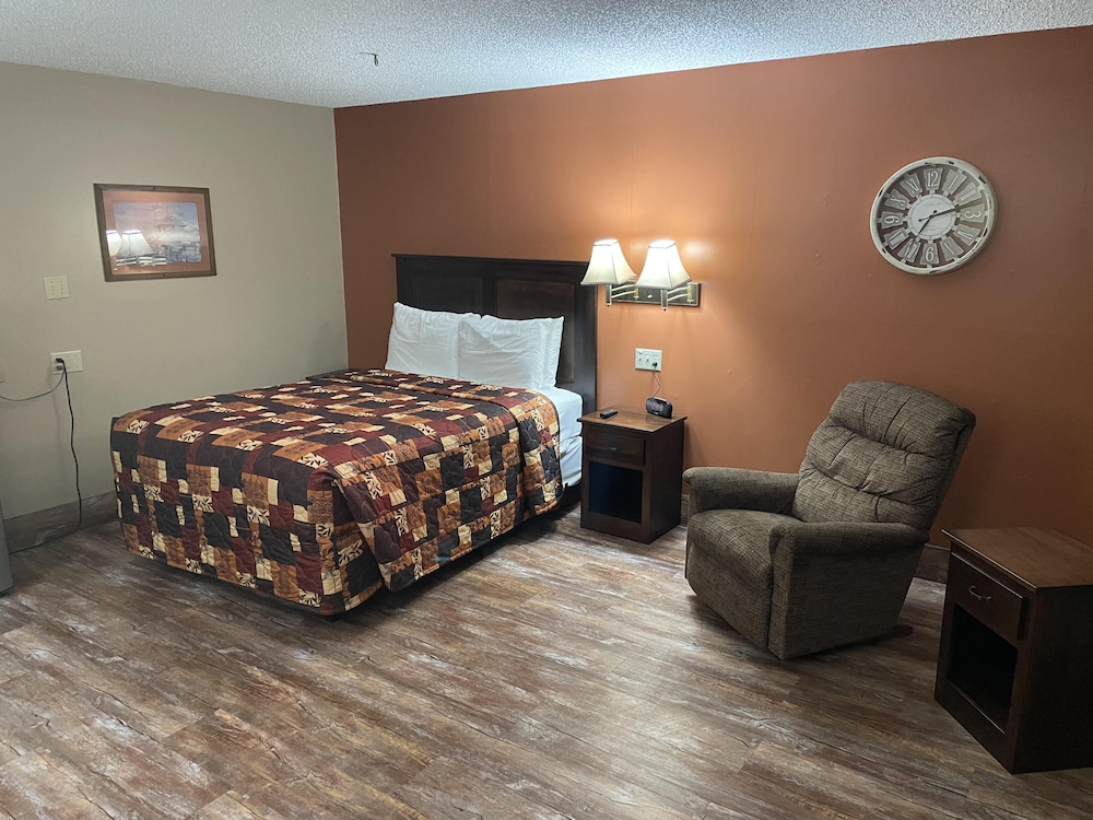 Southfork Motel - photo 4